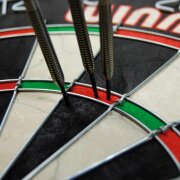 Winmau Winmau Dartboard PRO-SFB im Set inklusive 2 Satz Winmau Steeldarts