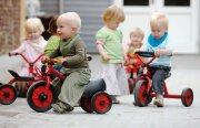 Winther MINI Scooter – Stabiler Schiebedreirad für Kinder 1-3 Jahre – Fördert Balance und Bewegungsfreude