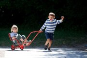 Winther MINI Sulky – Kinderfahrzeug für 2-4 Jahre, kippsicher, mit Festhaltelehnen, ideal für Kita und Kindergarten