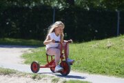 Winther VIKING Dreirad Mittel für Kinder (3-6 Jahre) – Hochwertiges Kinderfahrzeug mit Anhängerkupplung