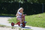 Winther VIKING Dreirad Mittel für Kinder (3-6 Jahre) – Hochwertiges Kinderfahrzeug mit Anhängerkupplung