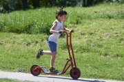 Winther VIKING Großer Roller für Kinder (6-10 Jahre) – Stabiler Tretroller mit Fußbremse und Ergonomischem Lenker