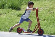 Winther VIKING Großer Roller für Kinder (6-10 Jahre) – Stabiler Tretroller mit Fußbremse und Ergonomischem Lenker