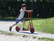 Winther VIKING Großer Roller für Kinder (6-10 Jahre) – Stabiler Tretroller mit Fußbremse und Ergonomischem Lenker