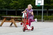 Winther VIKING Großer Roller für Kinder (6-10 Jahre) – Stabiler Tretroller mit Fußbremse und Ergonomischem Lenker
